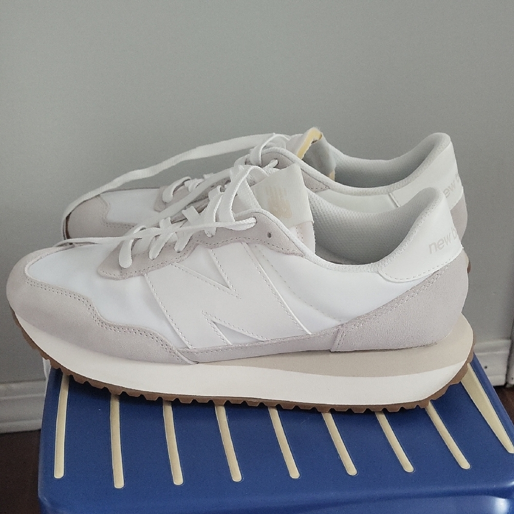 Womens New Balance Sneakers 237s